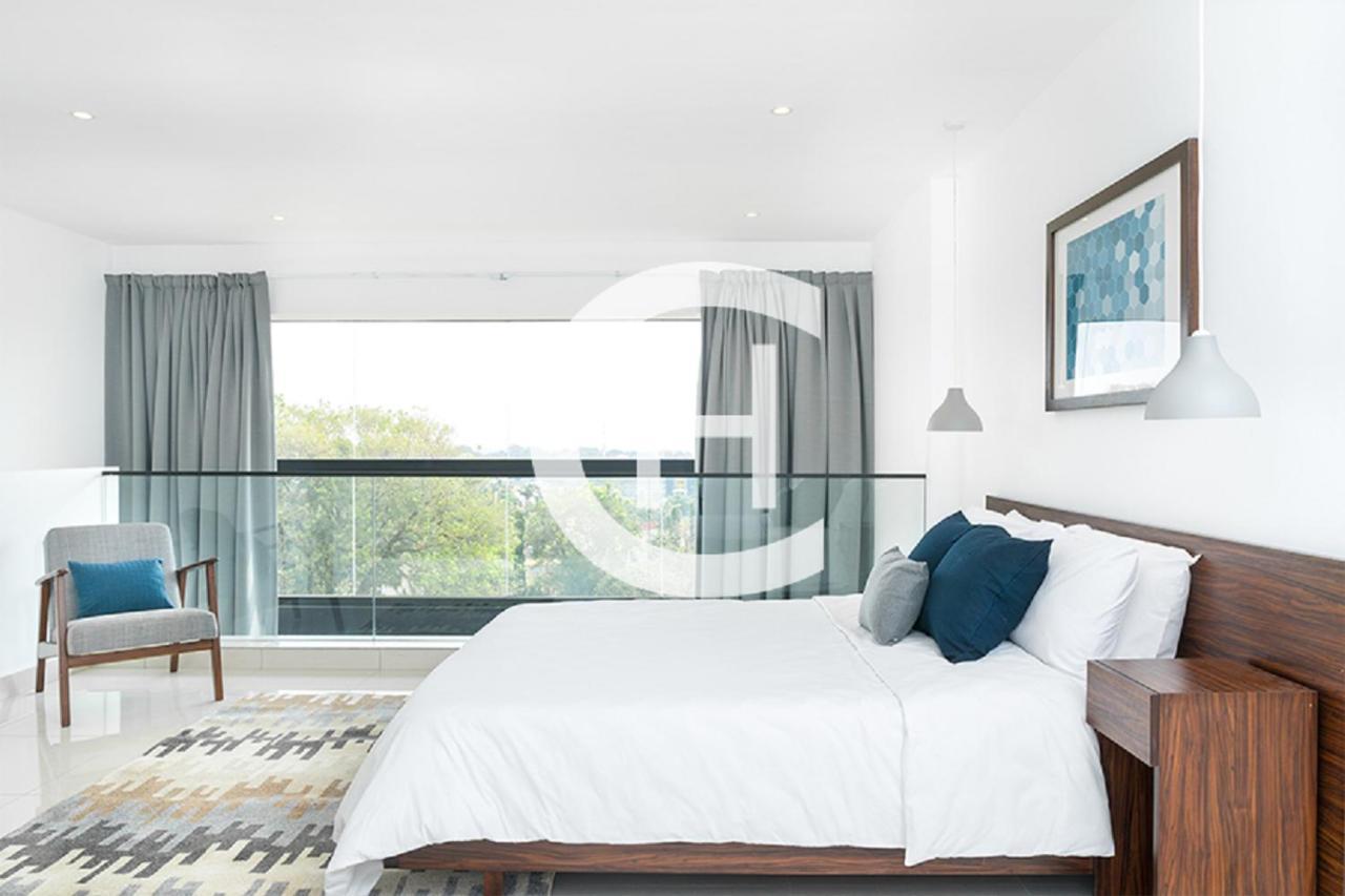 Embassy Gardens By Clifton Homes Акра Екстериор снимка