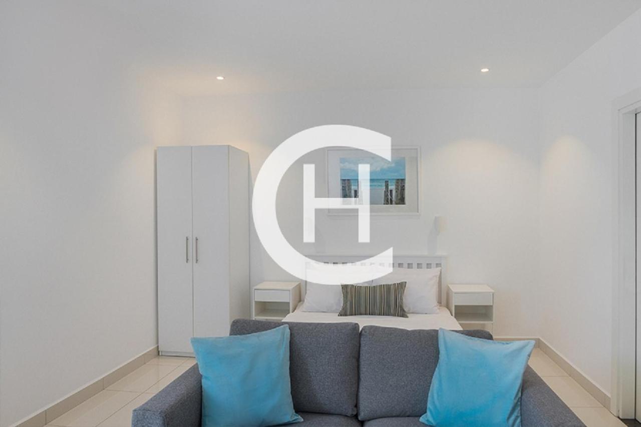 Embassy Gardens By Clifton Homes Акра Екстериор снимка