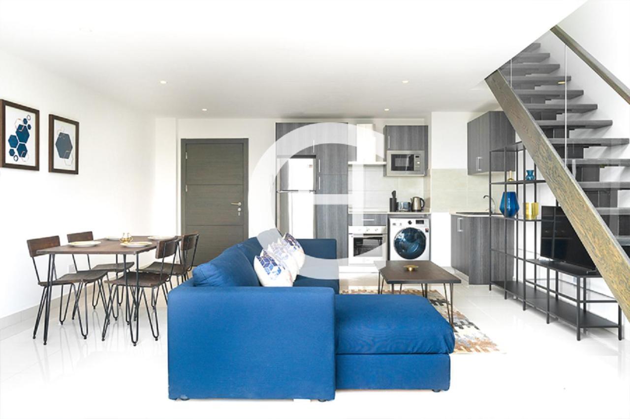 Embassy Gardens By Clifton Homes Акра Екстериор снимка