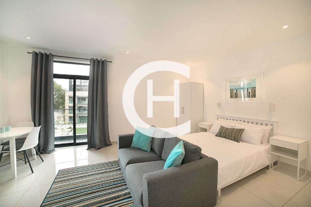 Embassy Gardens By Clifton Homes Акра Екстериор снимка