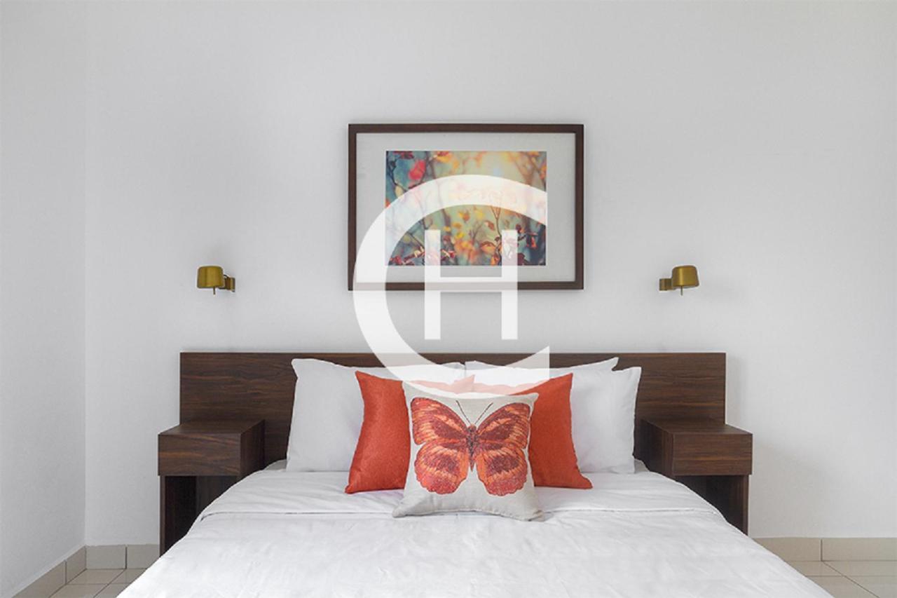 Embassy Gardens By Clifton Homes Акра Екстериор снимка